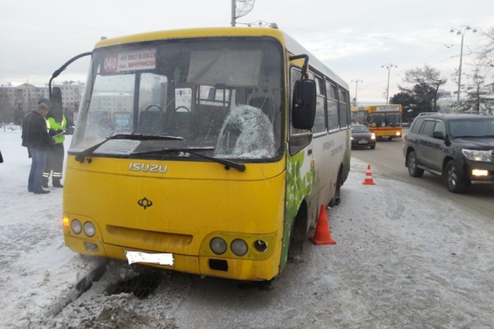 Лихач на автобусе устроил массовое ДТП на улице Бориса Ельцина