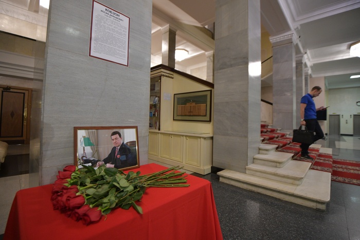 Помощник экс-директора ФСБ в Госдуме скончался вслед за шефом