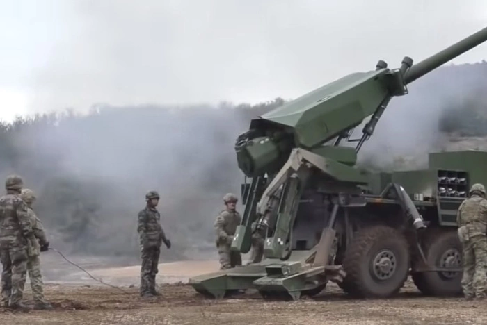 Уралвагонзавод поблагодарил Макрона за САУ «Цезарь»