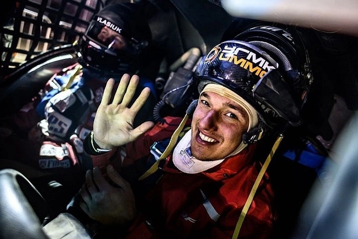 Отказавшийся от участия в ралли «Дакар» Сергей Карякин решил продать гоночный автомобиль