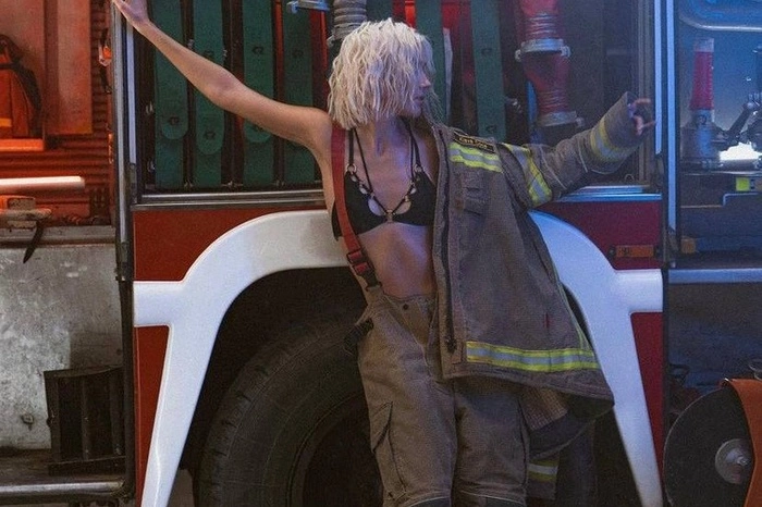 Клава Кока устроила жаркую фотосессию