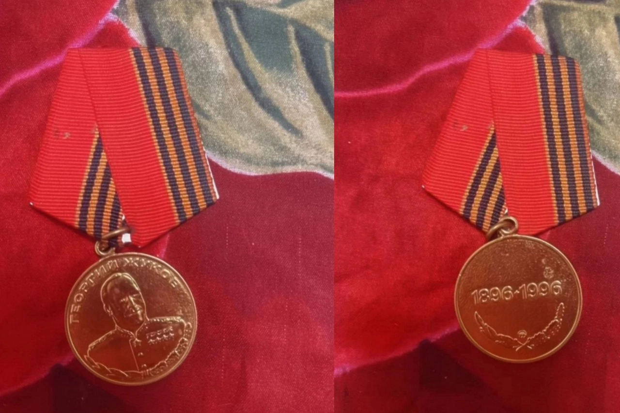 На Урале женщину задержали за попытку продать с рук медаль участника боевых действий