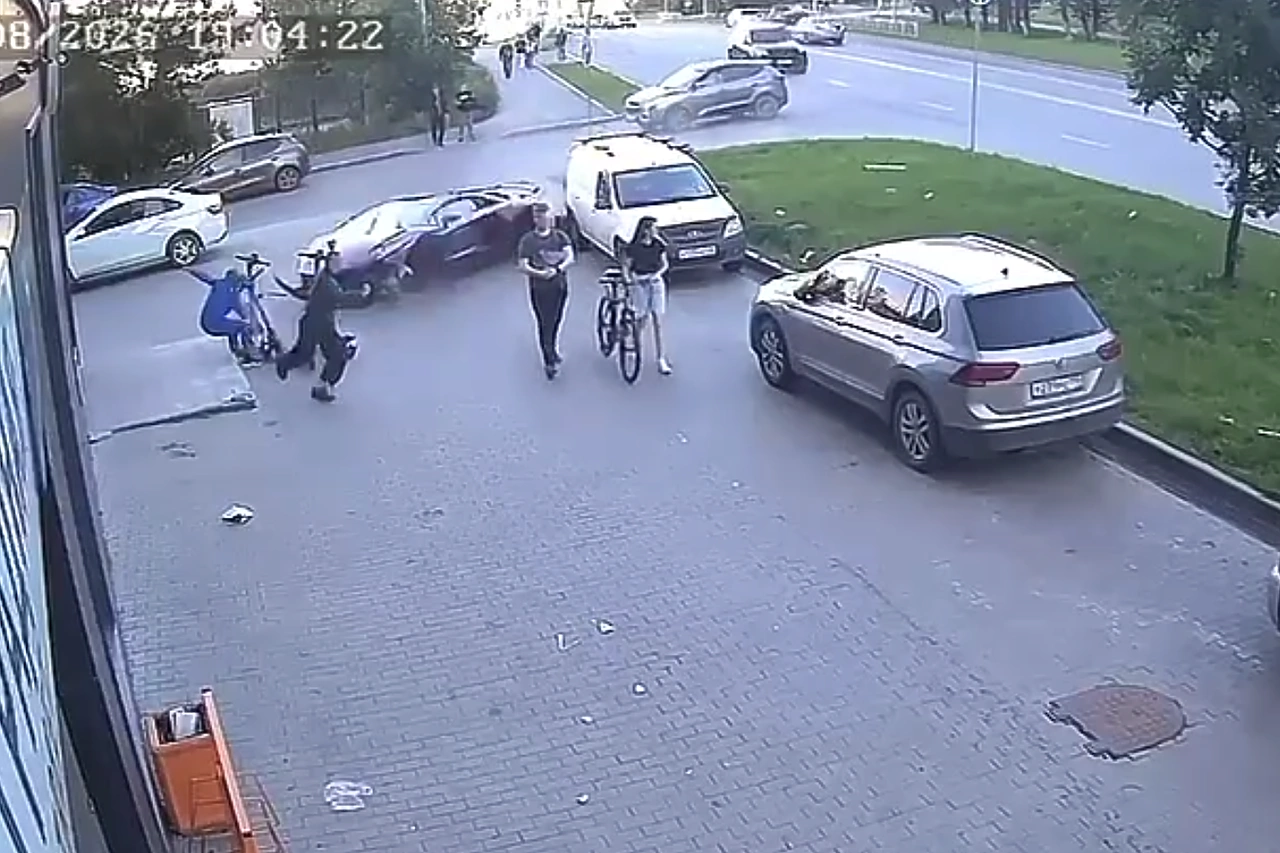Момент ДТП с фиолетовой Lamborghini попал на видео