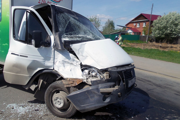Маршрутный автобус врезался в «Газель» в Екатеринбурге