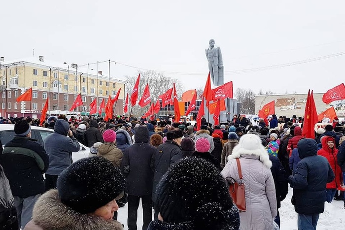 Коммунисты подали заявку на митинг против «мусорной реформы» на площади Труда