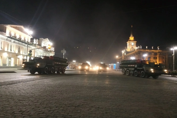 В центре Екатеринбурга с 18.00 запрещают парковку автомобилей