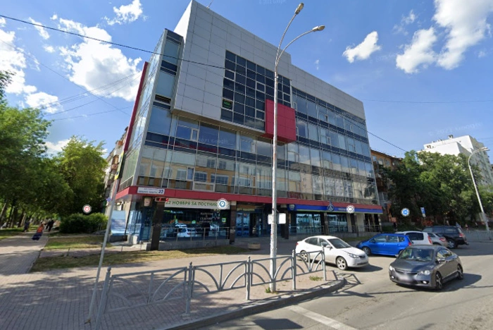 В Екатеринбурге выставили на продажу шестиэтажный офисник
