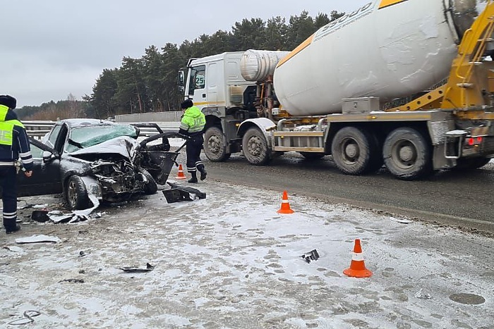 На ЕКАД водитель «Лады» погиб в лобовом столкновении