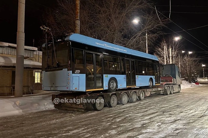 В Екатеринбург привезли новые троллейбусы