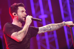 Фронтмен Maroon 5 — самый сексуальный по версии People