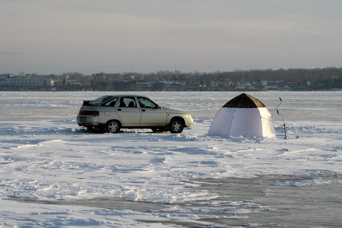На озере под Миассом извлекли вмерзшую в лед женщину