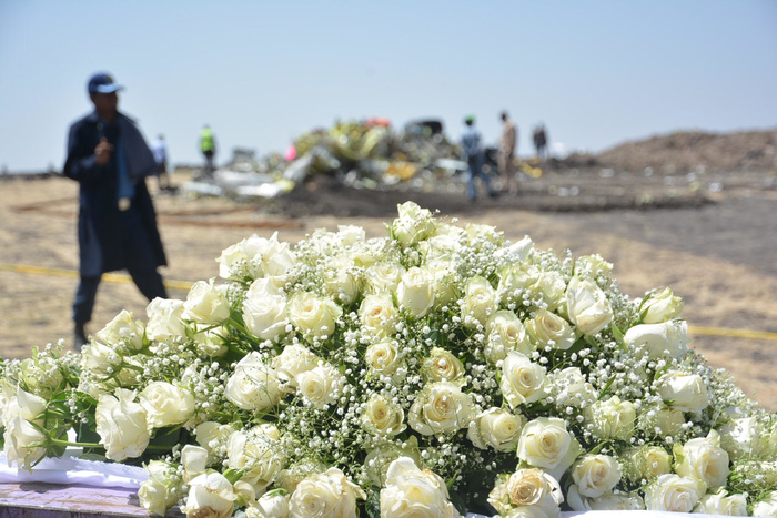 Семьи погибших в крушении Boeing 737 MAX 8 в Эфиопии вместо тел получили землю