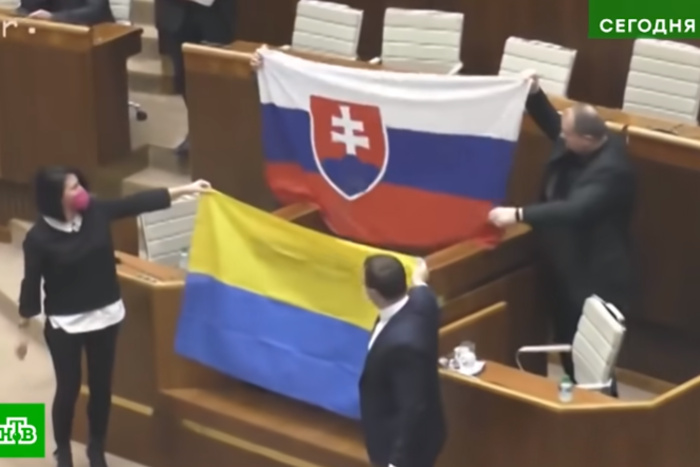 «Мы такие вещи не забываем». Киев потребовал извинений после инцидента в парламенте Словакии