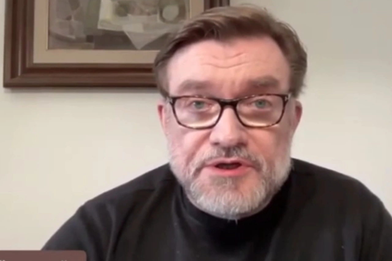 Уехавший на Украину телеведущий-иноагент что-то «нюхнул» во время прямого эфира