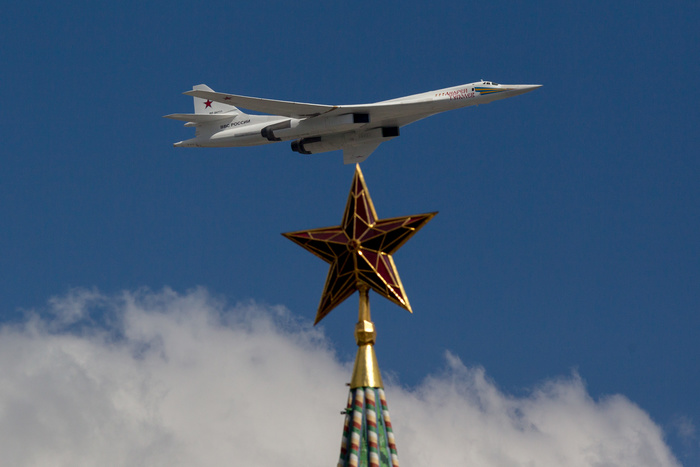 СМИ: Путин пообещал россиянам 9 мая авиационный парад в честь 75-летия Победы
