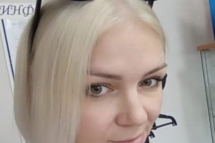 Ушла на работу и пропала: в Екатеринбурге разыскивают девушку без переднего зуба