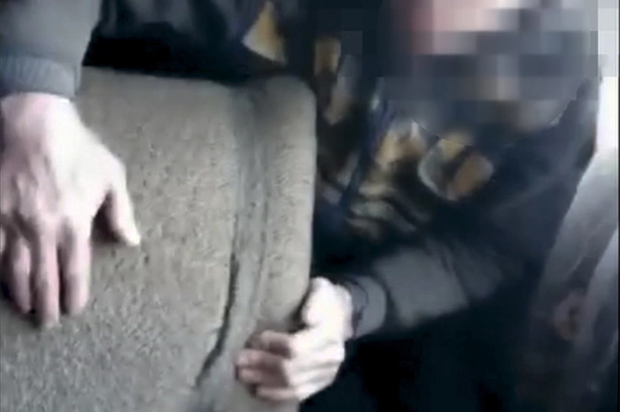 Свердловские приставы достали из-под кресла должника-алиментщика