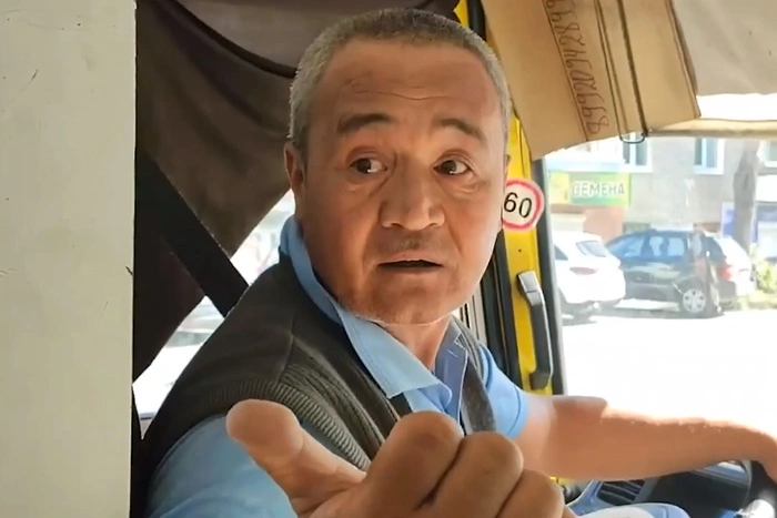 В Екатеринбурге водитель автобуса выгонял пассажира за замечание