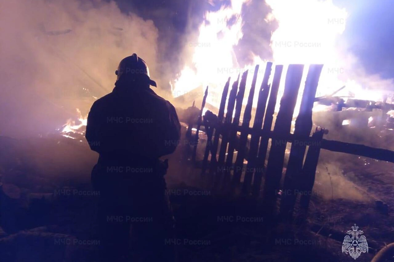 Два человека погибли при пожаре частной бани на Химмаше