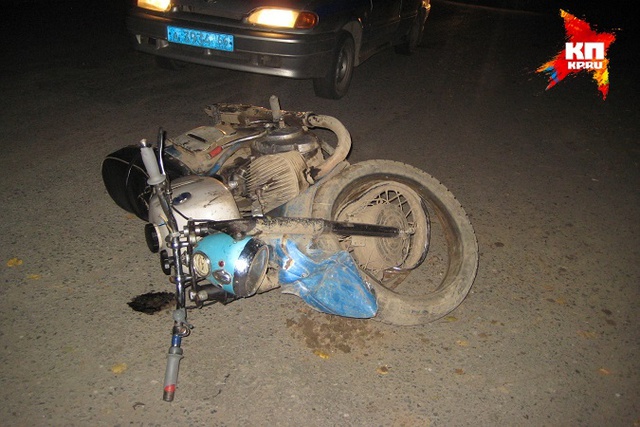 На Урале легковушка насмерть сбила 18-летнего мотоциклиста без прав