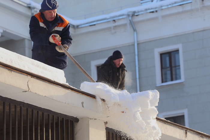 Жительнице Свердловской области удалось отсудить у УК компенсацию за упавший на голову снег