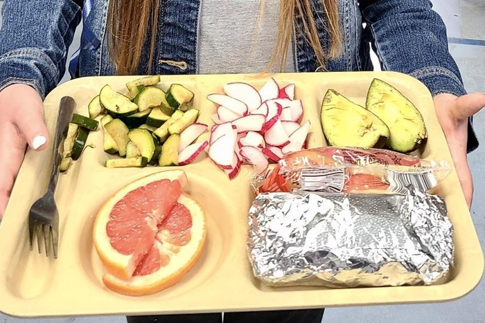 Фото бесплатного школьного обеда в Калифорнии сразило пользователей Reddit