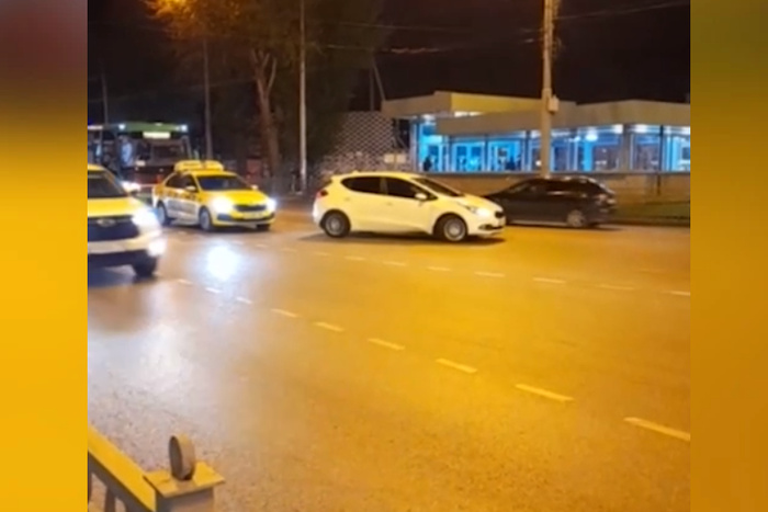 В Екатеринбурге появился перекрёсток, который всех бесит