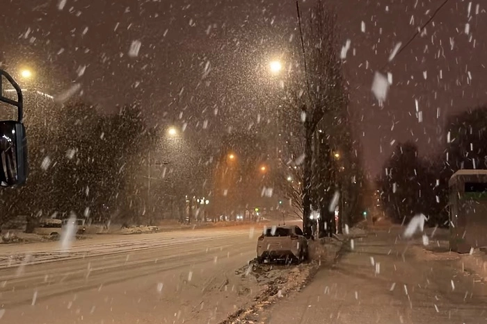 Свердловскую область засыпает снегом