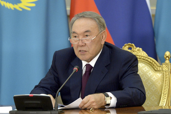 Назарбаев приказал увольнять отказывающихся отвечать на русском языке чиновников