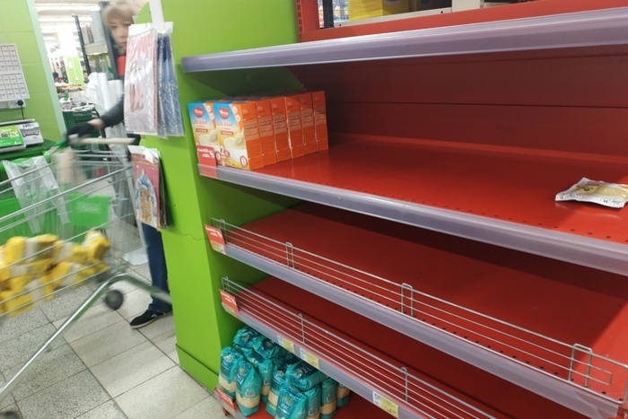Стало известно, почему в Екатеринбурге опустели полки в магазинах