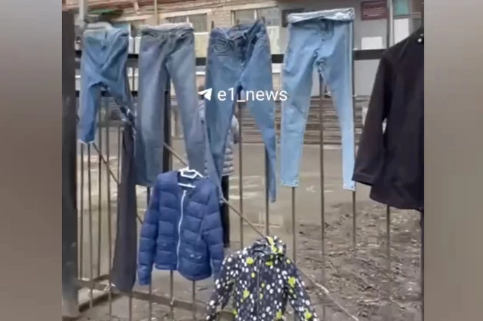 «Две школы заблокированы»: екатеринбуржцы возмутились «блошиным» рынком на Уралмаше