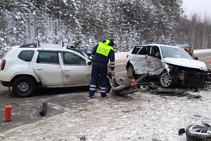 Три человека, в том числе 81-летняя женщина, пострадали в ДТП на Серовском тракте