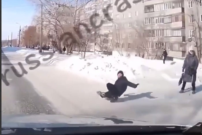 На Урале нарушитель за рулем Lexus тяжело травмировал ребенка, идущего по «зебре»