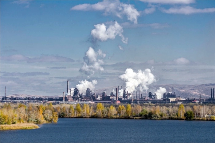 Богач-аноним разбросал сотни конвертов с деньгами по Магнитогорску