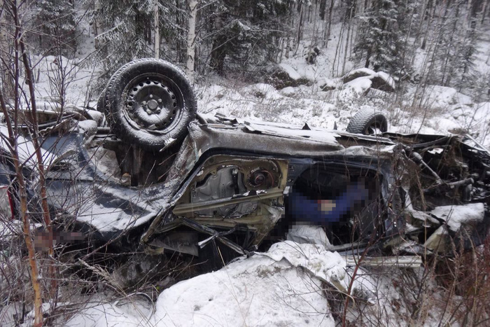 На Серовском тракте погибли водитель легковушки и непристегнутый пассажир