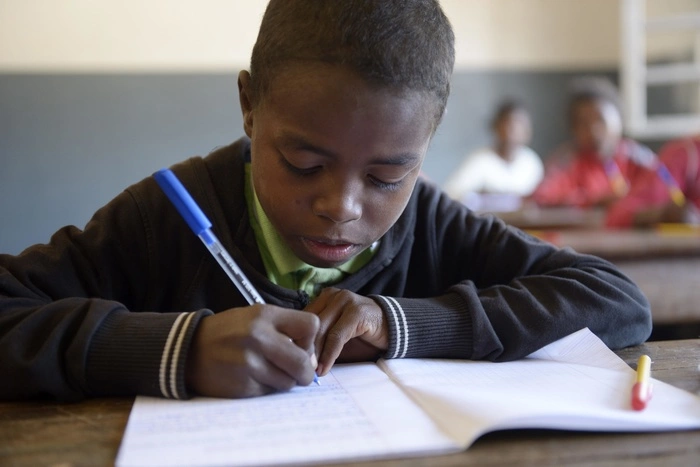 Знаменитости начали отказываться от работы с H&M из-за расистской рекламы