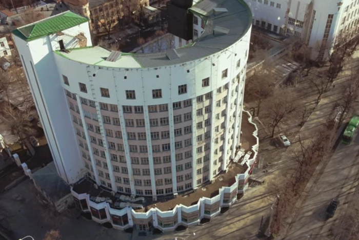 Назван застройщик, получивший заказ на реконструкцию гостиницы «Исеть» в Екатеринбурге