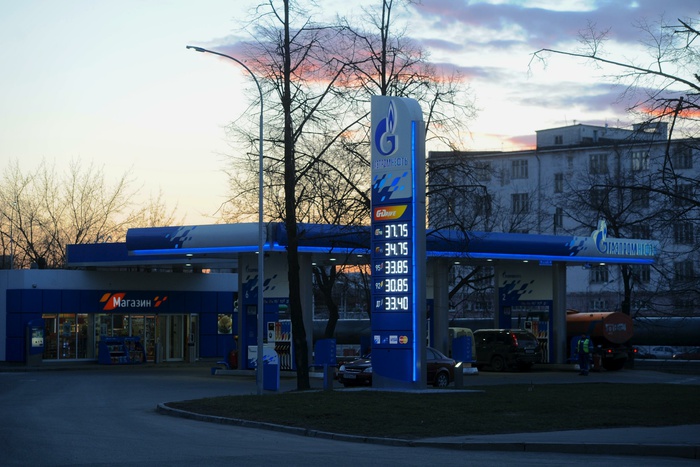 «Газпромнефть» подтвердила, что дефицит бензина в Екатеринбурге вызван морозами