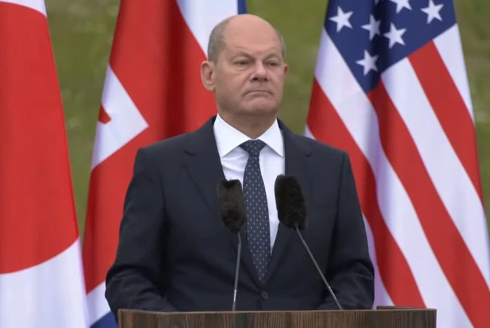 Шольц рассмеялся после вопроса про гарантии безопасности Украине