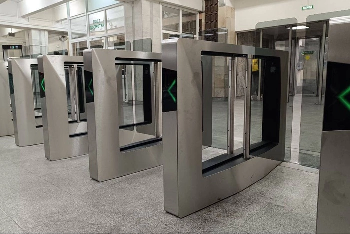 Турникеты на выход поменяли на первой станции метро Екатеринбурга