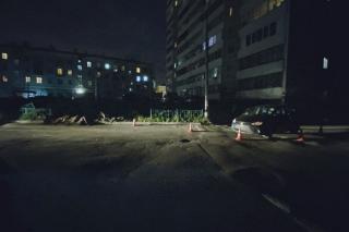 На Химмаше десятки водителей угодили в яму-ловушку и пробили колёса