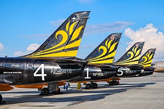 «Альбатросы» пилотажной группы «Русь» выступили в небе над Екатеринбургом