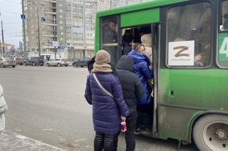 В Екатеринбурге перенесут конечную остановку для автобусов и троллейбусов из-за автохамов