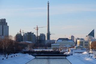 В Екатеринбурге на месте взорванной телебашни начали забивать сваи