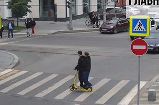 Сбитую самокатчиками в Екатеринбурге пенсионерку-петербурженку выписали из больницы