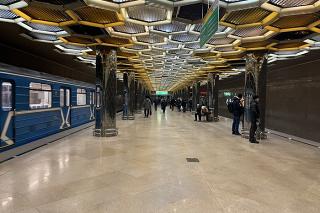 Работникам метро Екатеринбурга, которых перевели на четырехдневку, урезали зарплаты