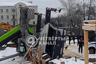 На стройке на Уралмаше автокран задавил насмерть рабочего