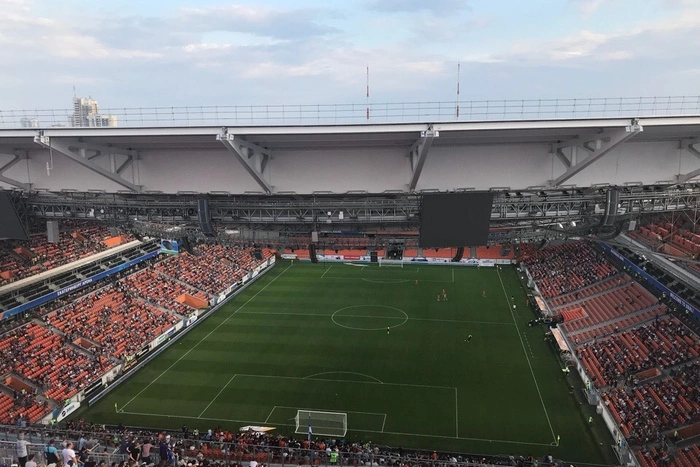 Муниципалитеты начали делить «Екатеринбург Арену» по кускам