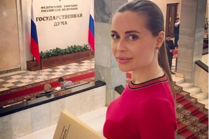 Юлю Михалкову из «Уральских пельменей» сняли с выборов