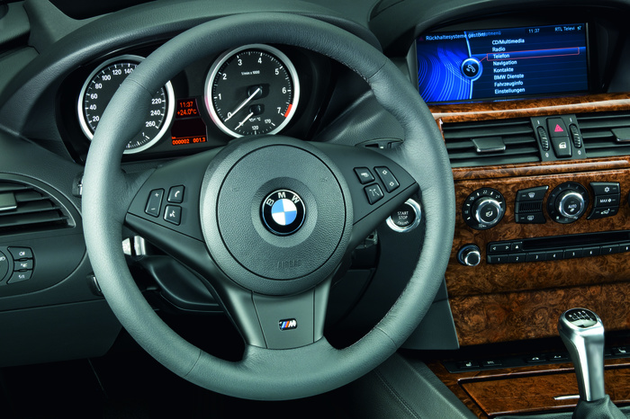 Свердловчанка отсудила 1,6 млн рублей за изъятый приставами BMW X6